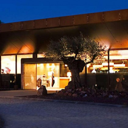 Luxury getaway on the unusual island of Valdecañas with breakfast included, close to the Nature Reserve