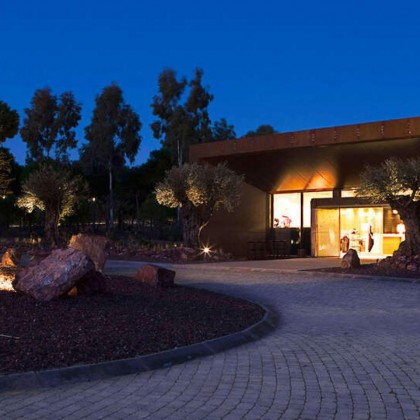 Luxury getaway on the unusual island of Valdecañas with breakfast included, close to the Nature Reserve