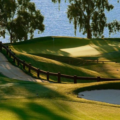 Luxury getaway on the unusual island of Valdecañas with breakfast included, close to the Nature Reserve