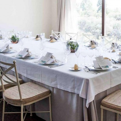 Luxury getaway on the unusual island of Valdecañas with breakfast included, close to the Nature Reserve