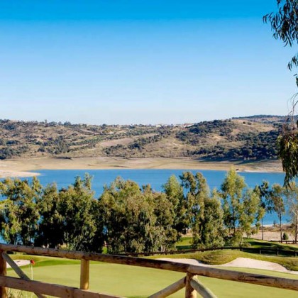 Luxury getaway on the unusual island of Valdecañas with breakfast included, close to the Nature Reserve