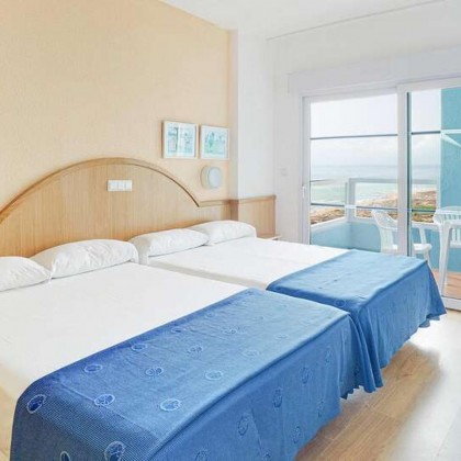 Breakfast getaway with direct access to the beach in Guardamar del Segura