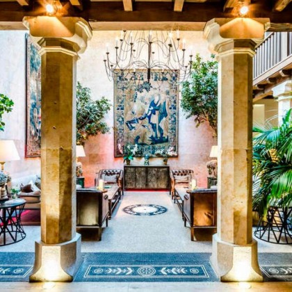 Romantisme et détente de luxe dans le centre historique de Salamanque