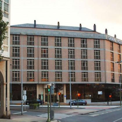 Suite getaway with whirlpool bath in a charming location, in the centre of Ferrol