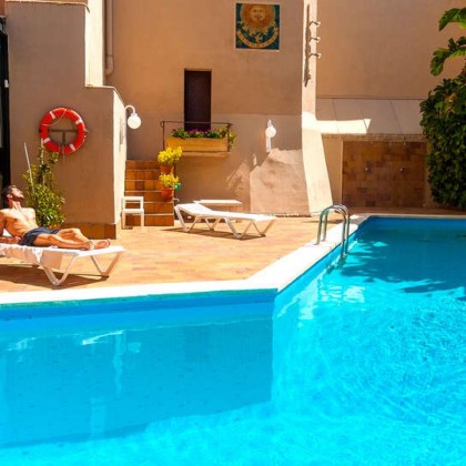 Descubre Tarragona con hotel céntrico en habitación superior
