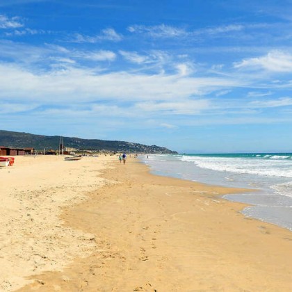 Offer at the beachfront in Zahara de los Atunes in a room with lateral sea views.