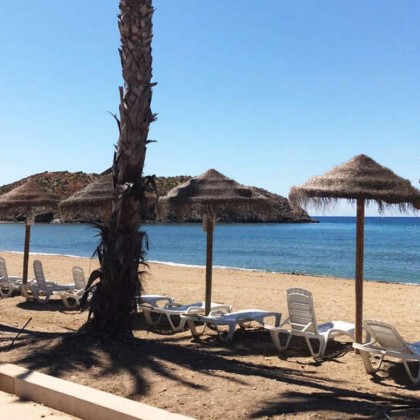 Escapada en primera línea de mar con salida directa a la Playa en la Bahía de Mazarrón