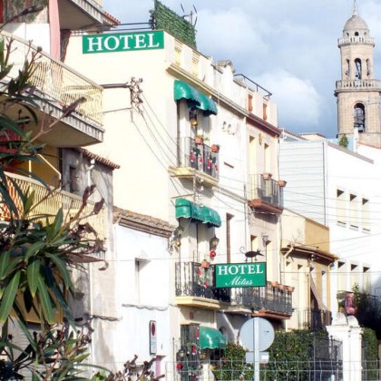 Enjoy a beachfront stay with dinner and welcome drink