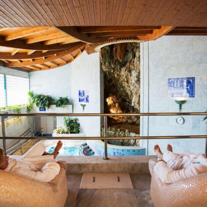 Relax in a spa with thermal pool, halotherapy and discount on extra nights