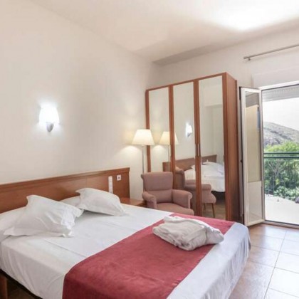 Relax in a spa with thermal pool, halotherapy and discount on extra nights
