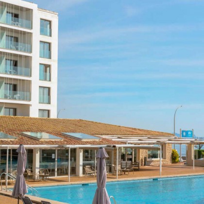 Half-board in L'Escala in a hotel on the seafront