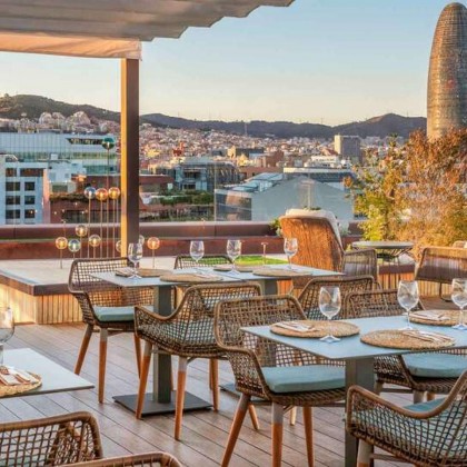 Escapadela relaxante com acesso a spa e bebidas no coração de Barcelona