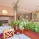 Cena, cava, bombones y pétalos de rosa en hotel con encanto al sur de Madrid