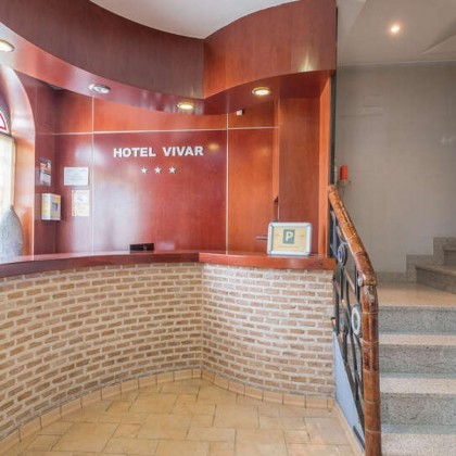 Cena, cava, bombones y pétalos de rosa en hotel con encanto al sur de Madrid