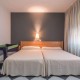 Cena, cava, bombones y pétalos de rosa en hotel con encanto al sur de Madrid