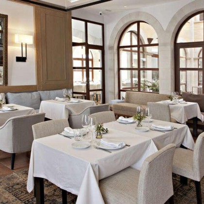 Luxury junior suite with private spa in Catalan Tuscany