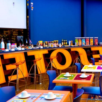 Si viajas en moto...¡este es tu hotel! a las puertas de Salamanca con el desayuno incluido