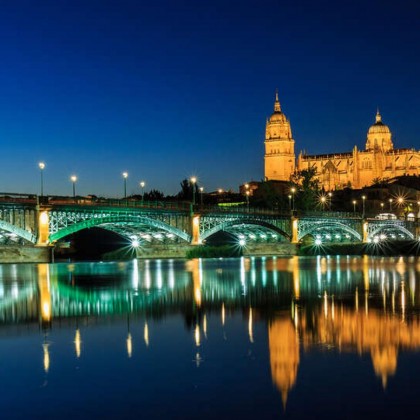 Se viaja de mota... este é o hotel ideal para si! às portas de Salamanca com pequeno-almoço incluído.