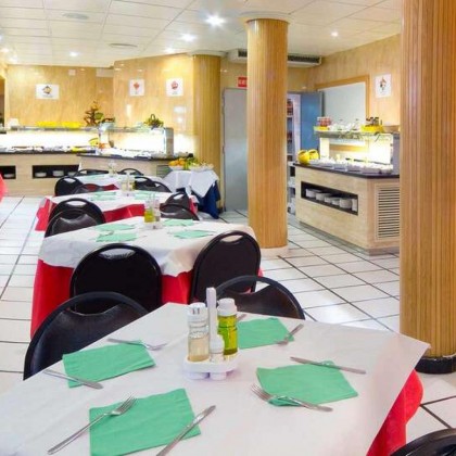 Profitez des couleurs de la Méditerranée dans la ville oisive de Benidorm