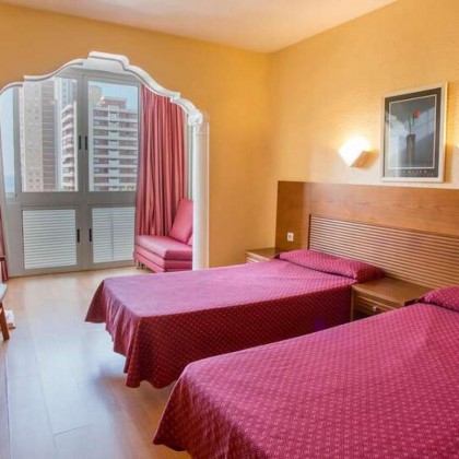 Profitez des couleurs de la Méditerranée dans la ville oisive de Benidorm