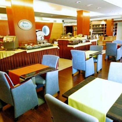 Pausa curta com jantar e visita a uma adega em Valls