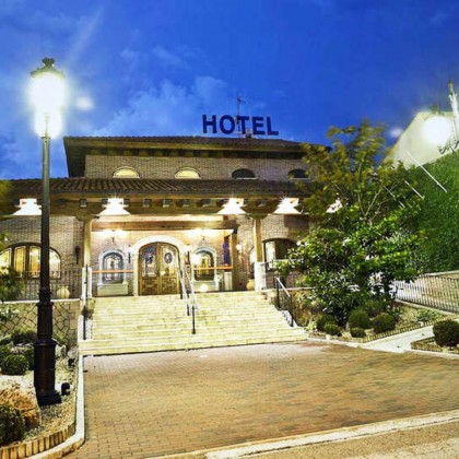 Relaxation among vineyards in a 4* hotel with access to the spa circuit