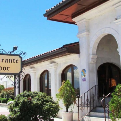 Relaxation among vineyards in a 4* hotel with access to the spa circuit
