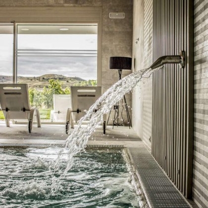 Relaxation among vineyards in a 4* hotel with access to the spa circuit