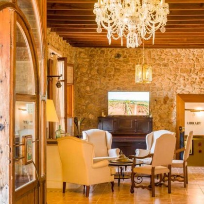 Special Offer: Dinner getaway, romantic room and spa access in Majorca