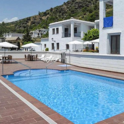 Escapada familiar en la Alpujarra Granadina con vistas a Sierra Nevada (2 niños gratis)