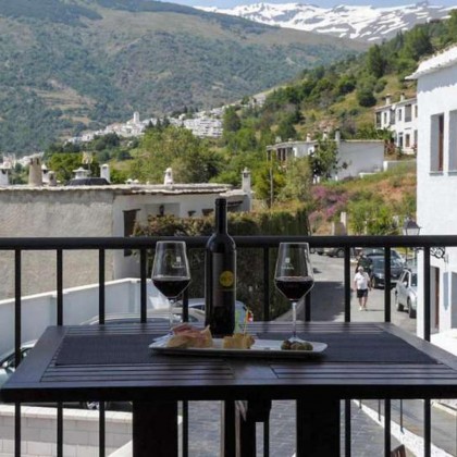 Escapada familiar en la Alpujarra Granadina con vistas a Sierra Nevada (2 niños gratis)
