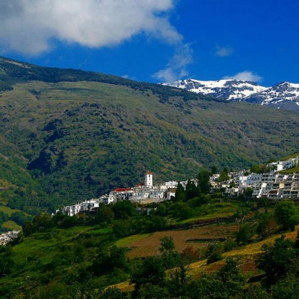 Escapada familiar en la Alpujarra Granadina con vistas a Sierra Nevada (2 niños gratis)