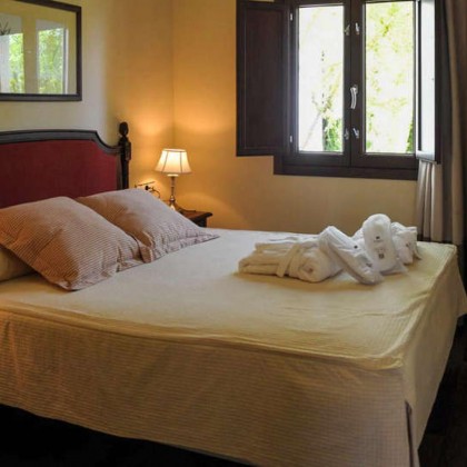 Family getaway in the Alpujarra Granadina with views of the Sierra Nevada (2 children free)