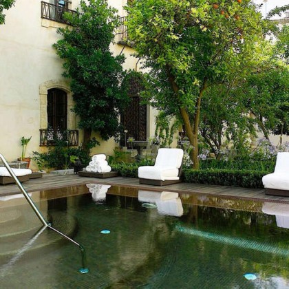 VIP: Ofereça a experiência de um palácio com jantar, spa e massagem incluídos no centro de Córdoba.