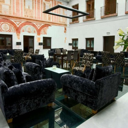 VIP: Ofereça a experiência de um palácio com jantar, spa e massagem incluídos no centro de Córdoba.