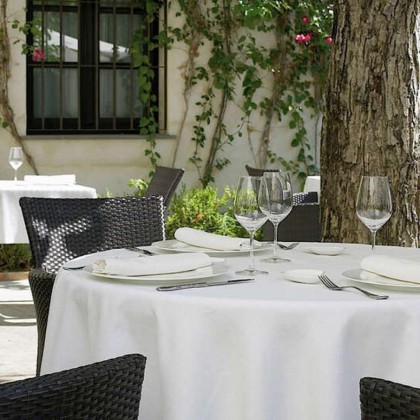 VIP: Ofereça a experiência de um palácio com jantar, spa e massagem incluídos no centro de Córdoba.