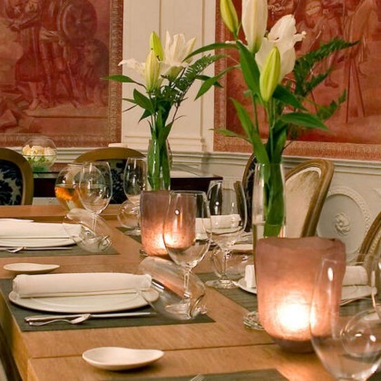 VIP: Give the gift of a palace experience with dinner, spa and massage included in the centre of Cordoba.