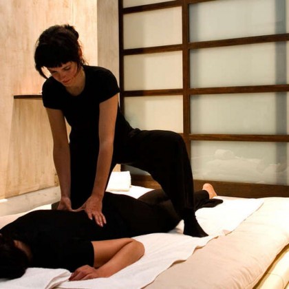 VIP: Give the gift of a palace experience with dinner, spa and massage included in the centre of Cordoba.
