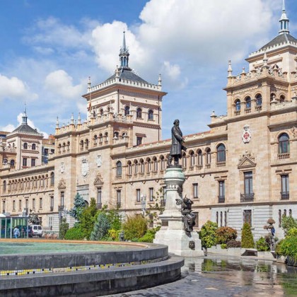 Escapadela no coração de Valladolid com uma garrafa de vinho e pequeno-almoço incluído.