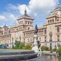 Escapadela no coração de Valladolid com uma garrafa de vinho e pequeno-almoço incluído.