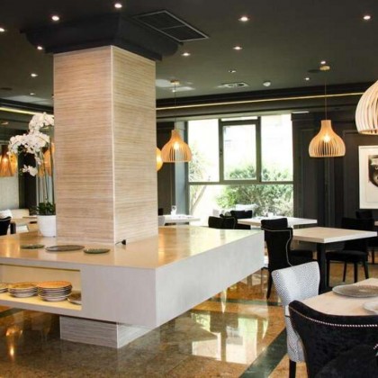Getaway in the heart of Valladolid with a bottle of wine and breakfast included.