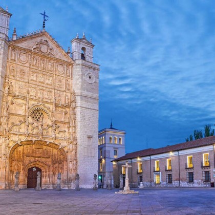 Escapadela no coração de Valladolid com uma garrafa de vinho e pequeno-almoço incluído.