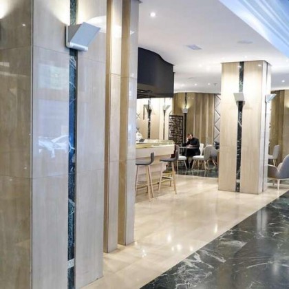 Getaway in the heart of Valladolid with a bottle of wine and breakfast included.