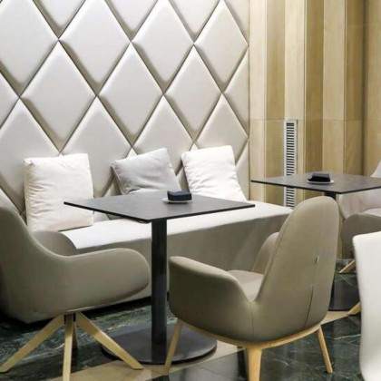 Getaway in the heart of Valladolid with a bottle of wine and breakfast included.