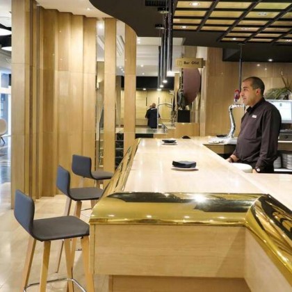 Getaway in the heart of Valladolid with a bottle of wine and breakfast included.