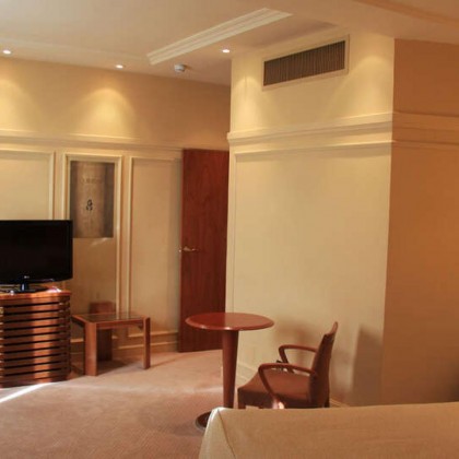 Getaway in the heart of Valladolid with a bottle of wine and breakfast included.
