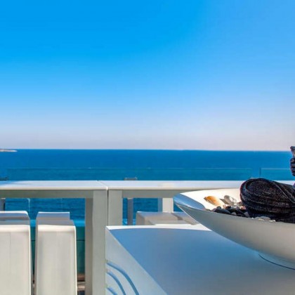 Relax and unwind on the beachfront in Benidorm