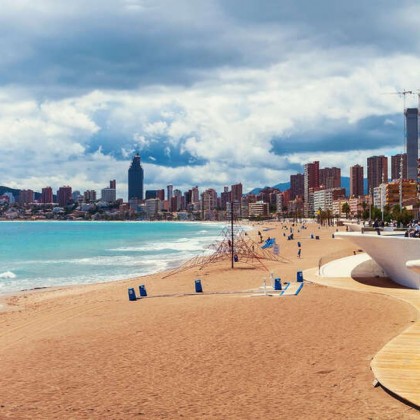 Relaxar e descontrair em frente à praia em Benidorm
