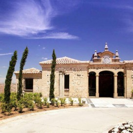 Romantic getaway with cava: Enjoy a 5 star hotel with views over the city of Toledo