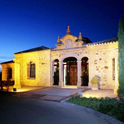 Romantic getaway with cava: Enjoy a 5 star hotel with views over the city of Toledo